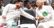Bihar: Tejashwi offers to step down within RJD