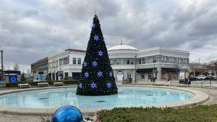 Forecast shows shoppers will bring festive holiday season to Ohio's retailers