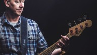 Church Bassist Plays Seinfeld Riff After Each Of Pastor's Jokes
