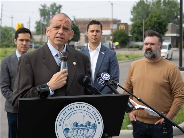 Editorial: Kapszukiewicz deserves re