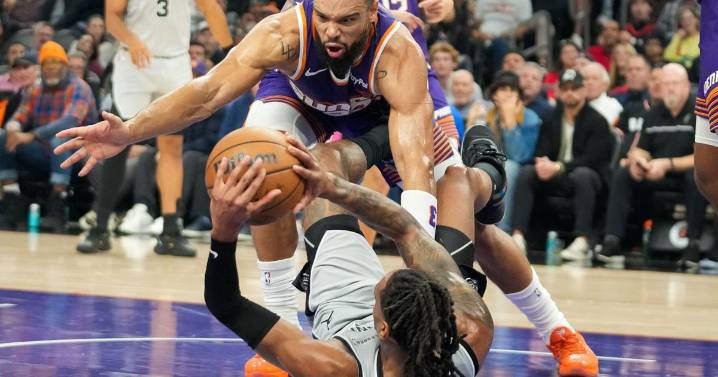 Suns win 3rd straight and end Spurs' 3