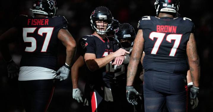 The Texans looking to sweep the Titans and win their 5th straight in Nashville