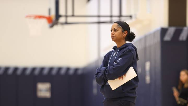 How to deliver candid feedback in 'a couple seconds' without hurting feelings, according to a WNBA Coach
