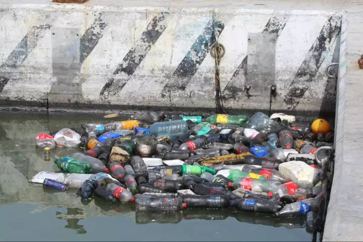 Barcos contaminan el océano en Progreso: registran derrame de detergentes y aceites en el mar