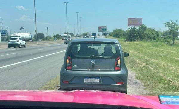 Persecución en la Autopista terminó con un detenido en Quilmes por patente adulterada