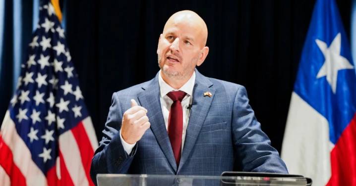 Gobierno responde con nota de protesta a los dichos del nuevo embajador de EE.UU. contra presidente Boric