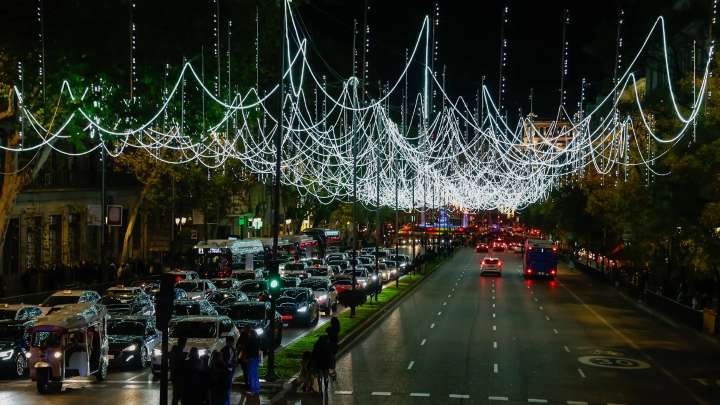 Madrid refuerza bus y metro por Navidad y prepara cortes ante el encendido de luces del sábado en Cibeles