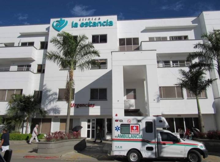 Clínica la Estancia desmiente negligencia médica en la atención de un adulto mayor