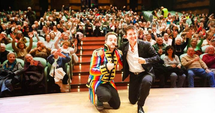 Hocus Pocus Festival contagia ilusión a los mayores en el Auditorio Caja Rural Granada