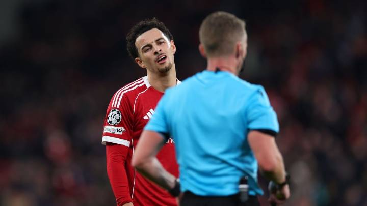 Jones blasts Liverpool teammates amid skid: 'Unacceptable'