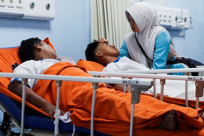 Indonesian mosque blasts injure dozens, teenage suspect identified