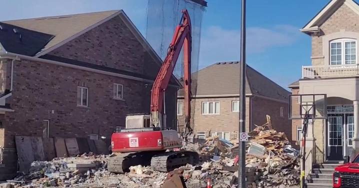 Police, fire crews to provide update on fatal Brampton fire