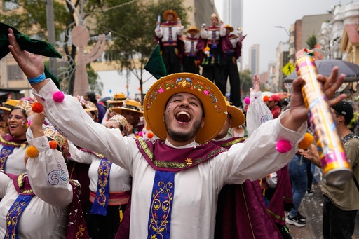 Desfile declarado Patrimonio Cultural Inmaterial de la Humanidad viste de color a Bogotá