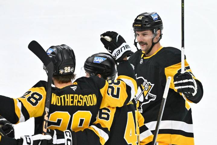 Crosby and Malkin score as the Penguins shut out the Predators 4-0 in Stockholm – Winnipeg Free Press