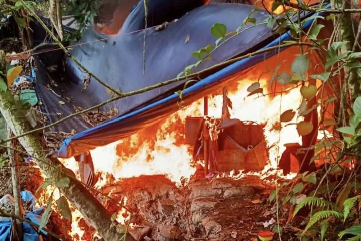 Fuerzas del orden destruyen laboratorios e incautan insumos del narcotráfico en el Vraem