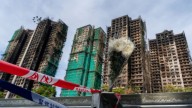 Aumentan a 128 los muertos en incendio de bloque de apartamentos en Hong Kong y las autoridades advierten que podrían ser más