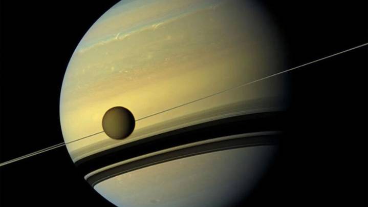 Un estudio revela que la luna helada de Saturno podría albergar un océano estable apto para la vida