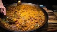 Por qué los jueves hay paella en el menú del día: la costumbre por la que se servía el plato favorito de Franco