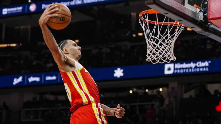 Hawks’ Zaccharie Risacher breaks out the windmill dunk vs. lagging Lakers