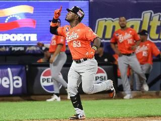 Aguilas siguen volando alto en el Luis Aparicio