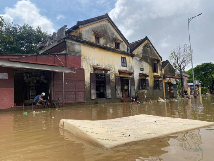 Flooding worsens in central Vietnam, death toll rises to 16