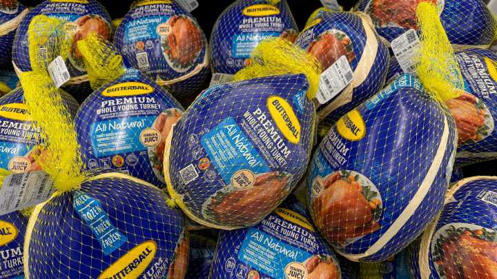 Find a last minute and cheap Thanksgiving grocery meal…