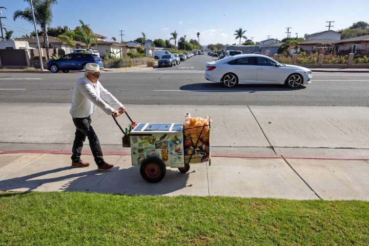 A California paletero, who went viral with a heartfelt goodbye, is deported at last. ‘I’m leaving happy.’