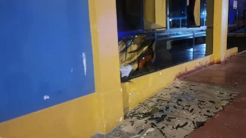 Explosión en la fachada de la Municipalidad de Atico: ¿qué se sabe del caso?