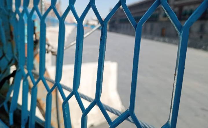 Marcha 25N: Refuerzan vallas de Palacio Nacional con bloques de cemento