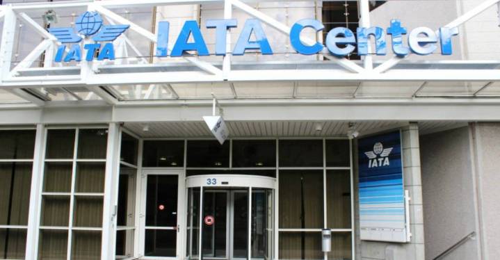 IATA urge al gobierno a “reconsiderar” revocación de permisos a aerolíneas