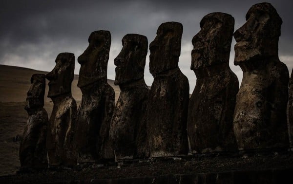¿Cómo llegaron a sus sitios los gigantes de la isla de Pascua? Caminando, según un estudio