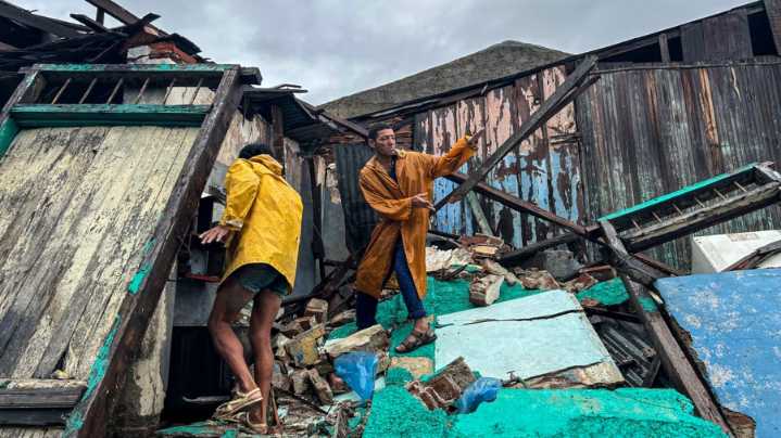 Realizan operación de rescate de miles de damnificados por huracán Melissa en oriente de Cuba