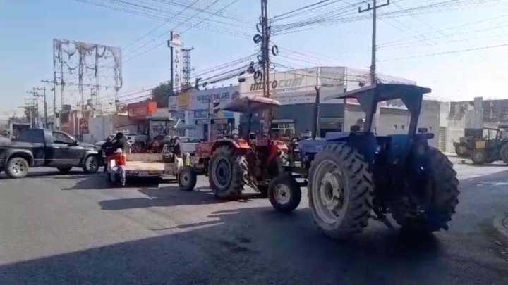 Transportistas y Campesinos de San Luis Potosí Mantienen Bloqueos Carreteros ¿Dónde?