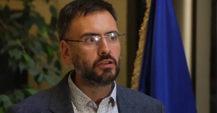 Perjudicaría a senador Insulza: Socialistas se enojan con Tomás de Rementería por apoyo a Karol Cariola (PC)