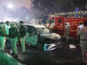 Un auto explota en una zona turística de Nueva Delhi y desata escenas de pánico: hay al menos ocho muertos