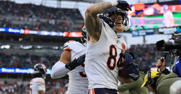 Pro Blue: Colston Loveland scores game-winning TD for Chicago Bears