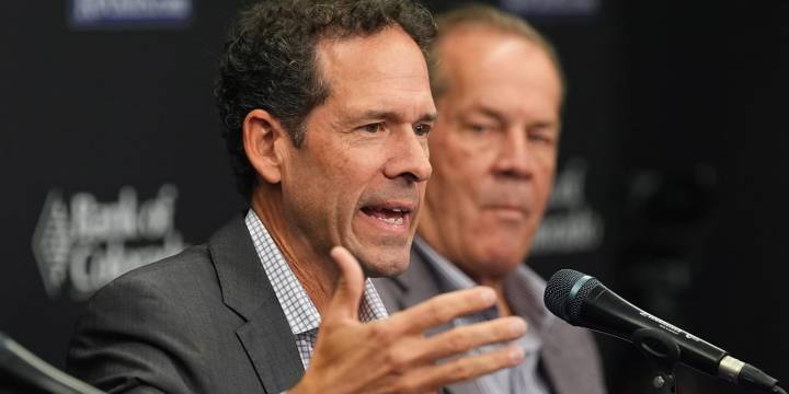 Dick Monfort welcomes Paul DePodesta to Rockies front office