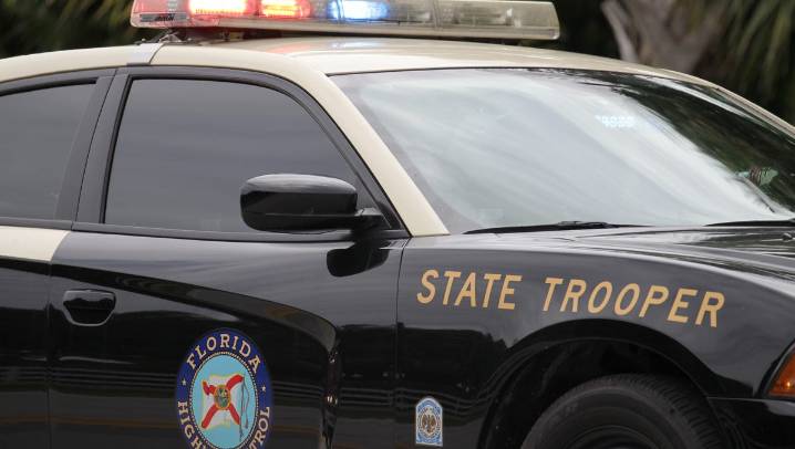 Paramedic who stopped to help dies after weekend I