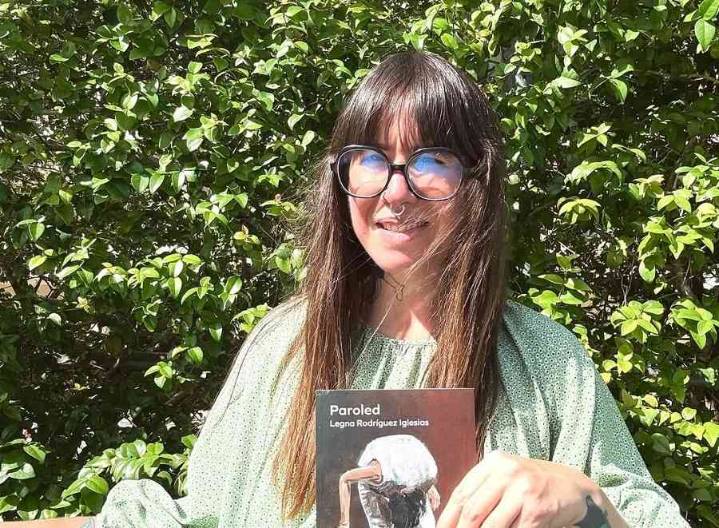 Legna Rodríguez presentó "Paroled", una novela sobre la diáspora cubana en Miami