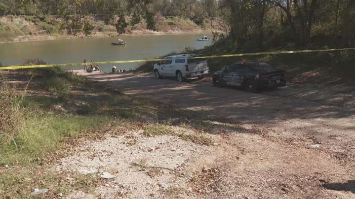 2 teens drown in Trinity River, search for dad who tried to rescue them continues, sheriff says