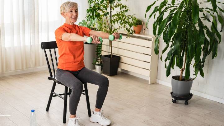 Over 70? A trainer swears by these 7 knee-friendly moves for building full