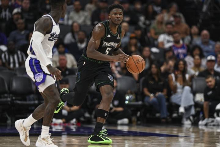 Deadspin | Anthony Edwards, Timberwolves try for rebound vs. Kings after late collapse