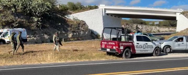 Hallan cadáver de un hombre sobre la autopista Cuacnopalan- Oaxaca, el cuerpo tiene signos de violencia