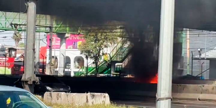 Reportan incendio al exterior de las estaciones Guelatao-Tepalcates de la Línea A del Metro de CDMX
