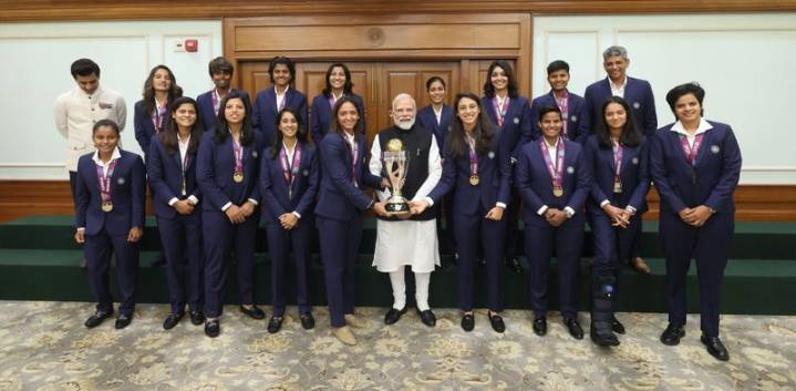 PM Modi meets victorious Indian women's cricket team