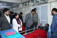 Div Com Kmr, DC Sgr visit hospitals to enquire those injured in Nowgam explosion