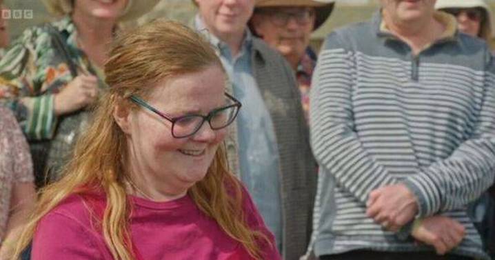 Antiques Roadshow guest's one-word reply after 'costume' jewellery's valuation