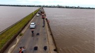 Reparan 800 metros de asfalto en el puente Agustín P. Justo para mejorar la conectividad entre Corrientes y Brasil