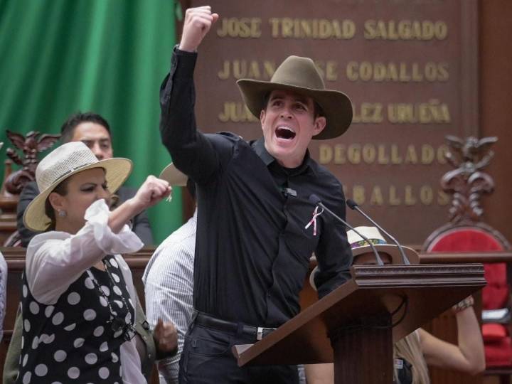 Encuentran 4 cuerpos en terreno familiar del diputado del Movimiento del Sombrero