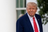 Jueza de EE. UU. desestima casos contra exjefe del FBI y fiscal de Nueva York, enemigos de Trump